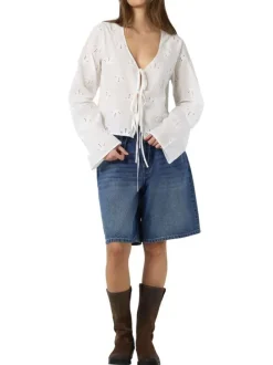 Chemisier en coton biologique blanc uni avec une coupe droite et d’un col en V