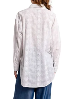 Chemisier en coton blanc brodé avec une coupe droite et un col à revers