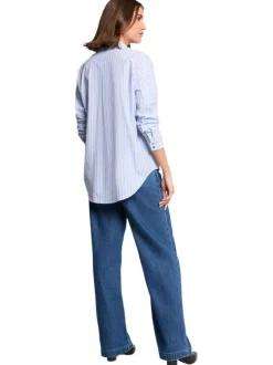 Chemisier en coton bleu à rayures avec une coupe droite et un col à revers