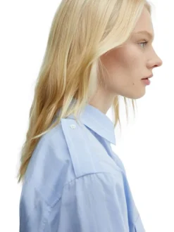 Chemisier en coton bleu à rayures blanches avec coupe droite et col français