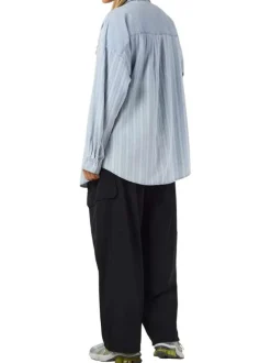 Chemisier en coton bleu uni avec une coupe droite et un col chemise