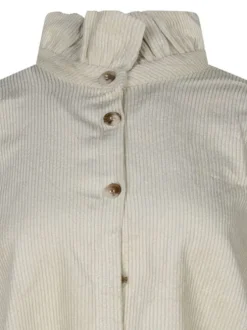Chemisier en coton écru uni avec une coupe asymétrique et un col montant