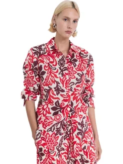 Chemisier en coton rouge imprimé avec une coupe droite et un col chemise