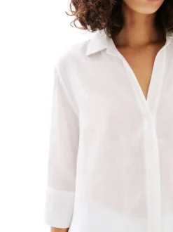 Chemisier en lin blanc uni avec une coupe droite et un col à revers