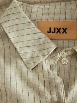 Chemisier en lin mélangé beige à rayures fines avec une coupe oversize