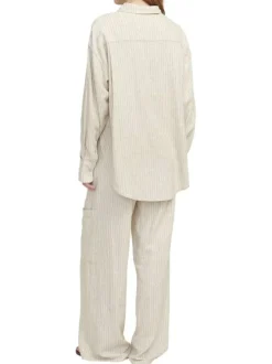 Chemisier en lin mélangé beige à rayures fines avec une coupe oversize
