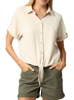 Chemisier à manches courtes beige uni à coupe fluide et noué sur le bas