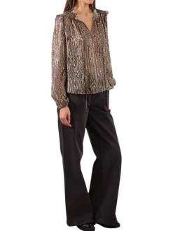 Chemisier marron à motif animalier avec une coupe fluide et un col tunisien