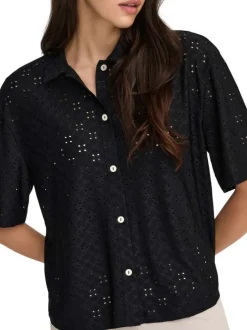 Chemisier noir uni avec une coupe droite et un col à revers