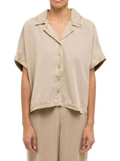 Chemisier taupe uni avec une coupe oversize et un col cubain