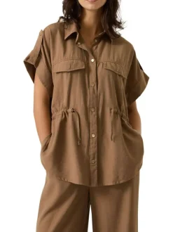 Chemisier taupe uni pourvu d'un col chemise et de manches courtes