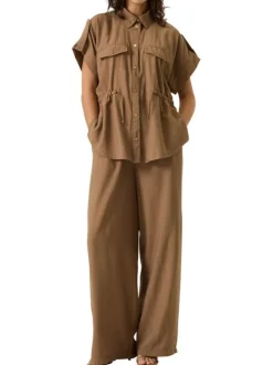 Chemisier taupe uni pourvu d'un col chemise et de manches courtes