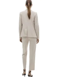 Chino beige uni avec pli marqué et des poches à l'italienne à l'avant