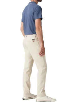 Chino écru uni avec une coupe slim et une taille intermédiaire
