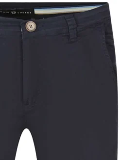 Chino de couleur marine uni avec une coupe slim et des passants