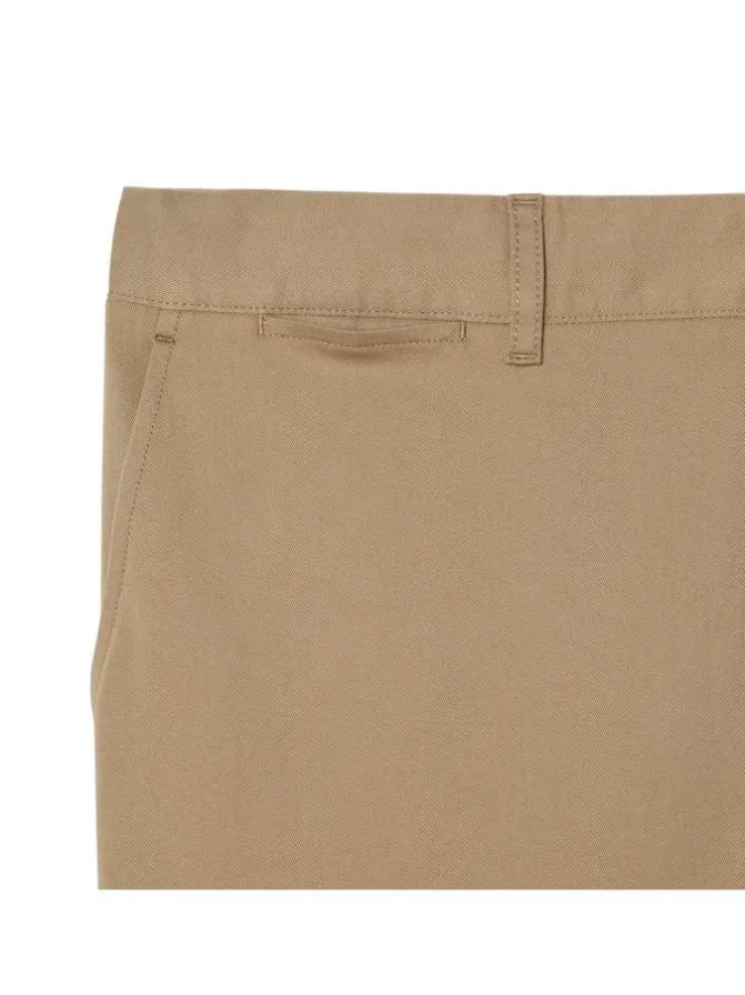 Chino en coton beige uni avec une coupe slim et poches passepoilées