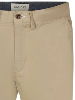 Chino en coton beige uni avec une coupe slim fit et une taille mi-haute