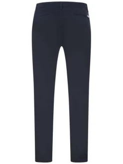 Chino en coton bleu marine uni avec une coupe slim fit et des passants