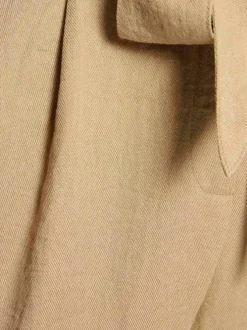 Chino en coton mélangé beige uni avec une coupe droite et une ceinture en tissu