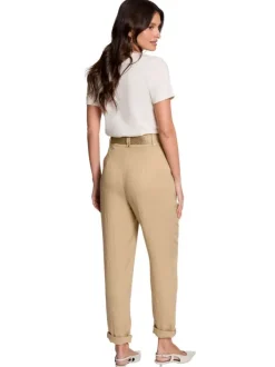 Chino en coton mélangé beige uni avec une coupe droite et une ceinture en tissu