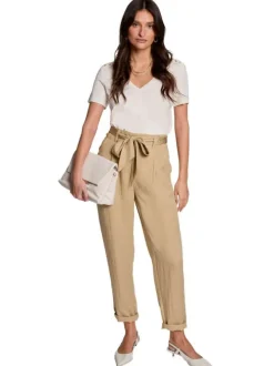 Chino en coton mélangé beige uni avec une coupe droite et une ceinture en tissu