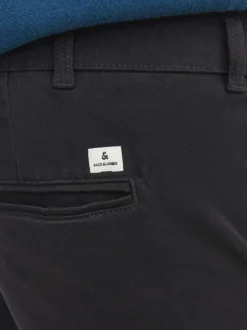 Chino Marco Dave en coton noir uni avec une coupe slim avec multiples poches
