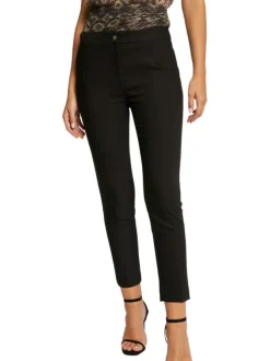 Chino noir uni avec un bouton de fermeture doré et une coupe slim