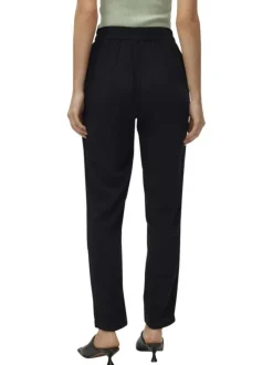 Chino noir uni avec une coupe slim, léger et fluide avec lien à la taille