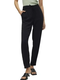 Chino noir uni avec une coupe slim, léger et fluide avec lien à la taille