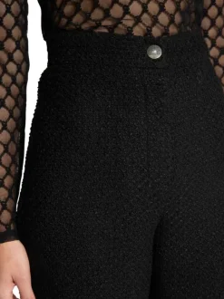 Chino noir uni en tweed à coupe bootcut, taille haute avec 1 bouton doré