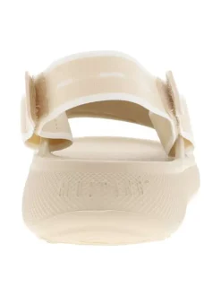Claquettes beige moulées à semelle plateforme basse et bande élastiquée