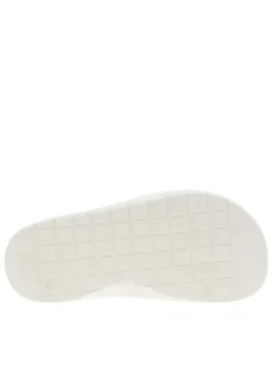 Claquettes blanc cassé avec logo de la marque floqué sur la bride