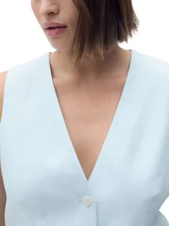 Débardeur écru uni avec une coupe ajustée et un décolleté arrondi