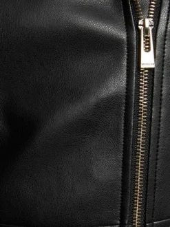 Débardeur écru uni avec une coupe ajustée et un décolleté arrondi