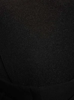 Débardeur noir uni avec une coupe droite à col v et logo de la marque
