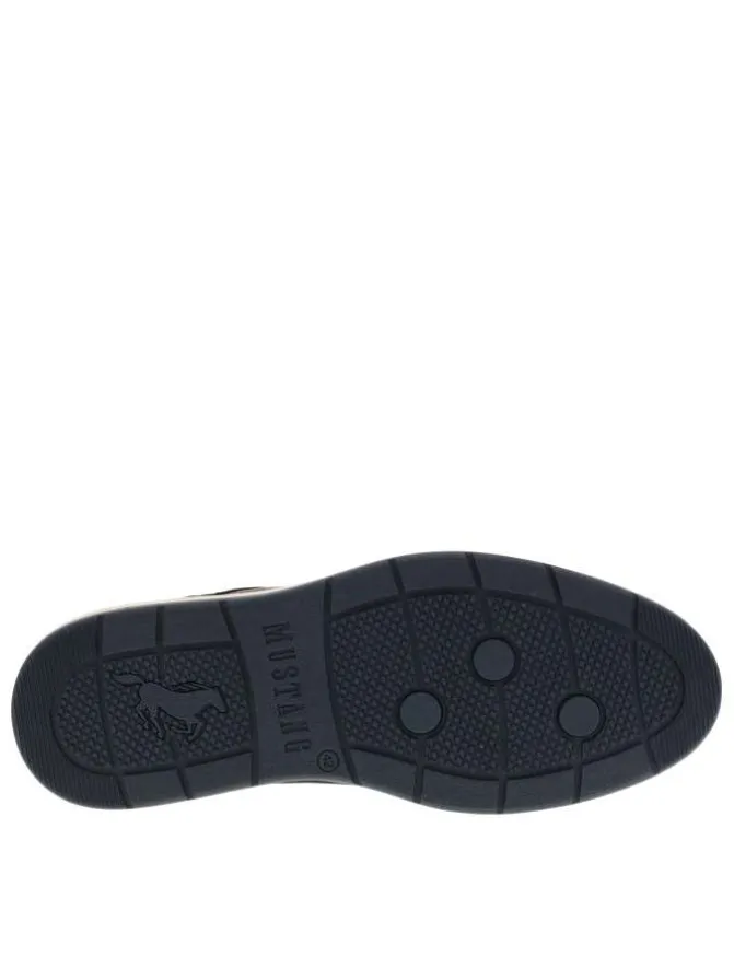 Derbies cognac à talon plat avec des lacets ronds et patch cousu avec logo