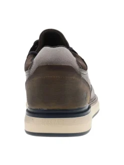 Derbies cognac à talon plat avec des lacets ronds et patch cousu avec logo