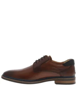 Derbies en cuir cognac avec empiècement foncés sur tige et fermeture à lacets ronds noirs