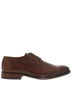 Derbies en cuir cognac avec un talon plat et des lacets ronds