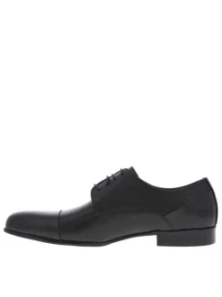 Derbies en cuir noires avec un talon décroché bas et des lacets ronds