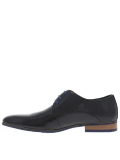 Derbies en cuir noires avec un talon décroché bas et des lacets ronds bleus