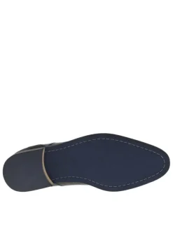 Derbies en cuir noires à talon plat avec fentes sur les côtés et lacets ronds
