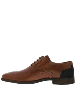 Derbies en cuir tan à talon décroché bas avec des lacets ronds