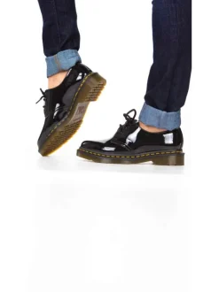 Derbies noires vernies en cuir avec talon plat