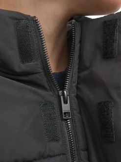 Doudoune à capuche noire matelassée à coupe droite avec imprimé nom de la marque