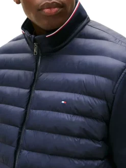 Doudoune en coton mélangé marine uni avec une coupe ajustée et un col montant