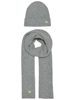 Echarpe coffret cadeau avec bonnet gris clair uni et un petit cœur brodé