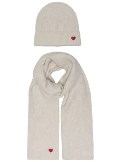 Echarpe écrue unie en coffret cadeau avec un bonnet à revers et un cœur brodé