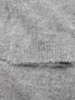 Echarpe grise aspect moucheté en maille tricotée effet lainage