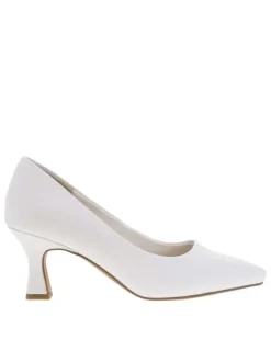 Escarpins blancs décolleté simple avec semelle marron et talon à décroché moyen